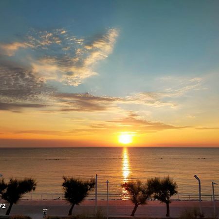Hotel Metropol Pesaro Luaran gambar