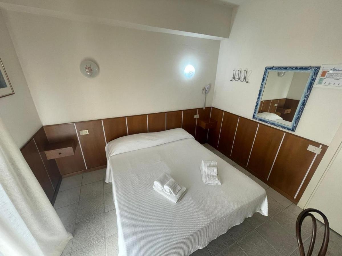 Hotel Metropol Pesaro Luaran gambar