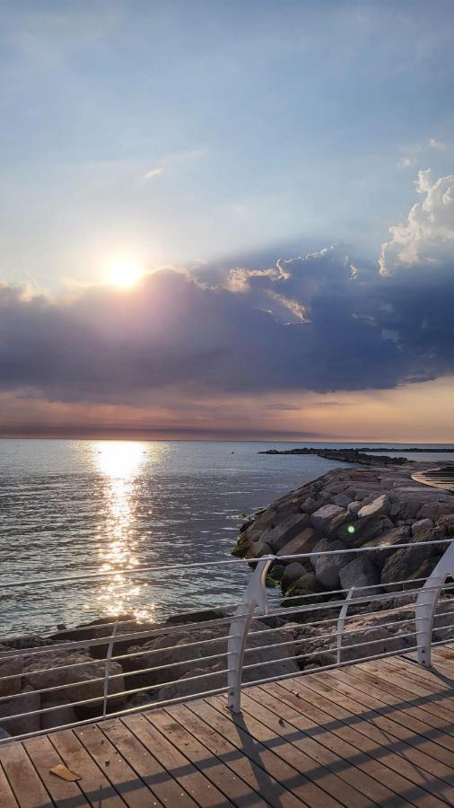 Hotel Metropol Pesaro Luaran gambar