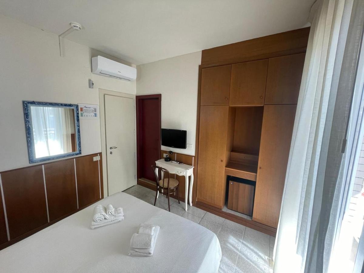 Hotel Metropol Pesaro Luaran gambar