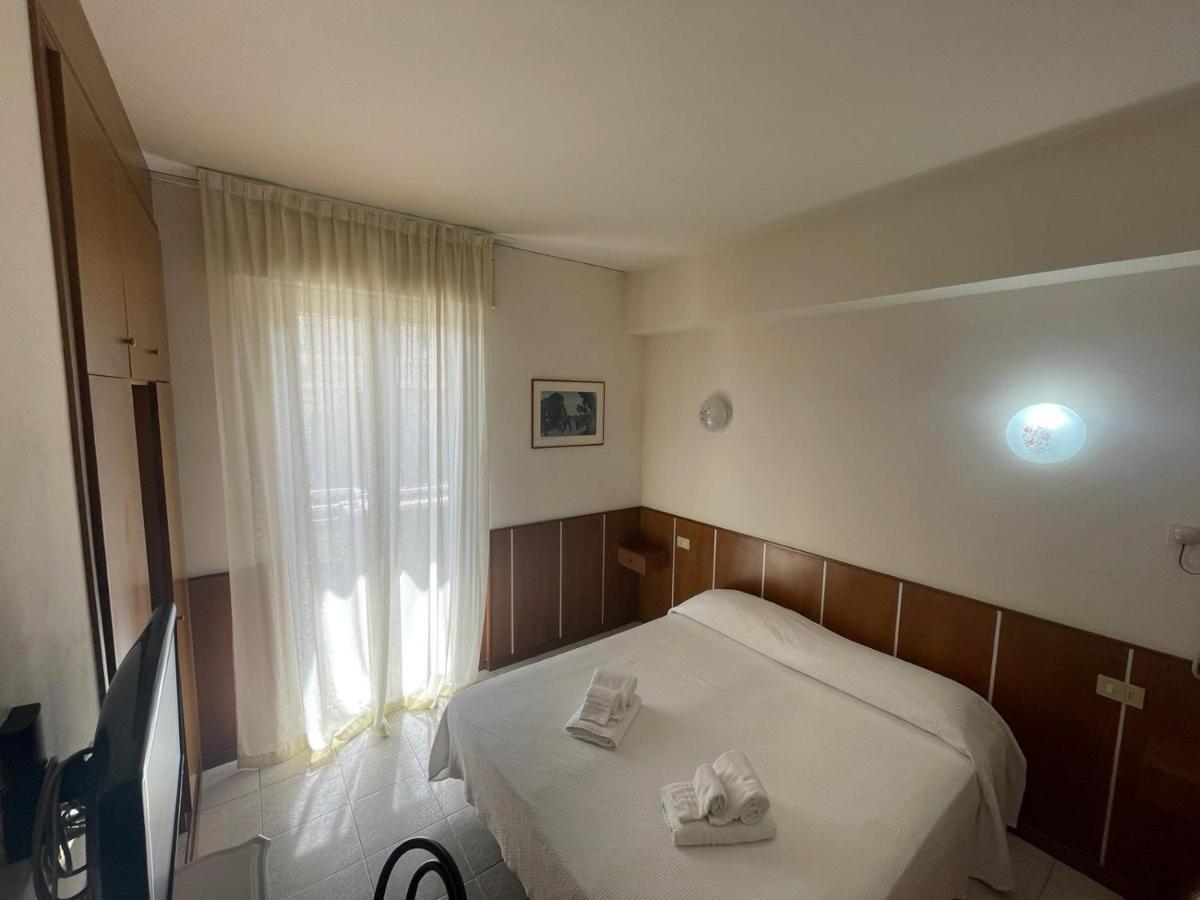 Hotel Metropol Pesaro Luaran gambar