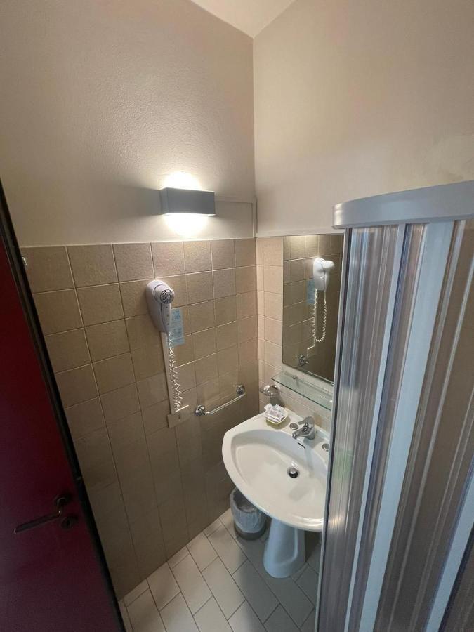 Hotel Metropol Pesaro Luaran gambar