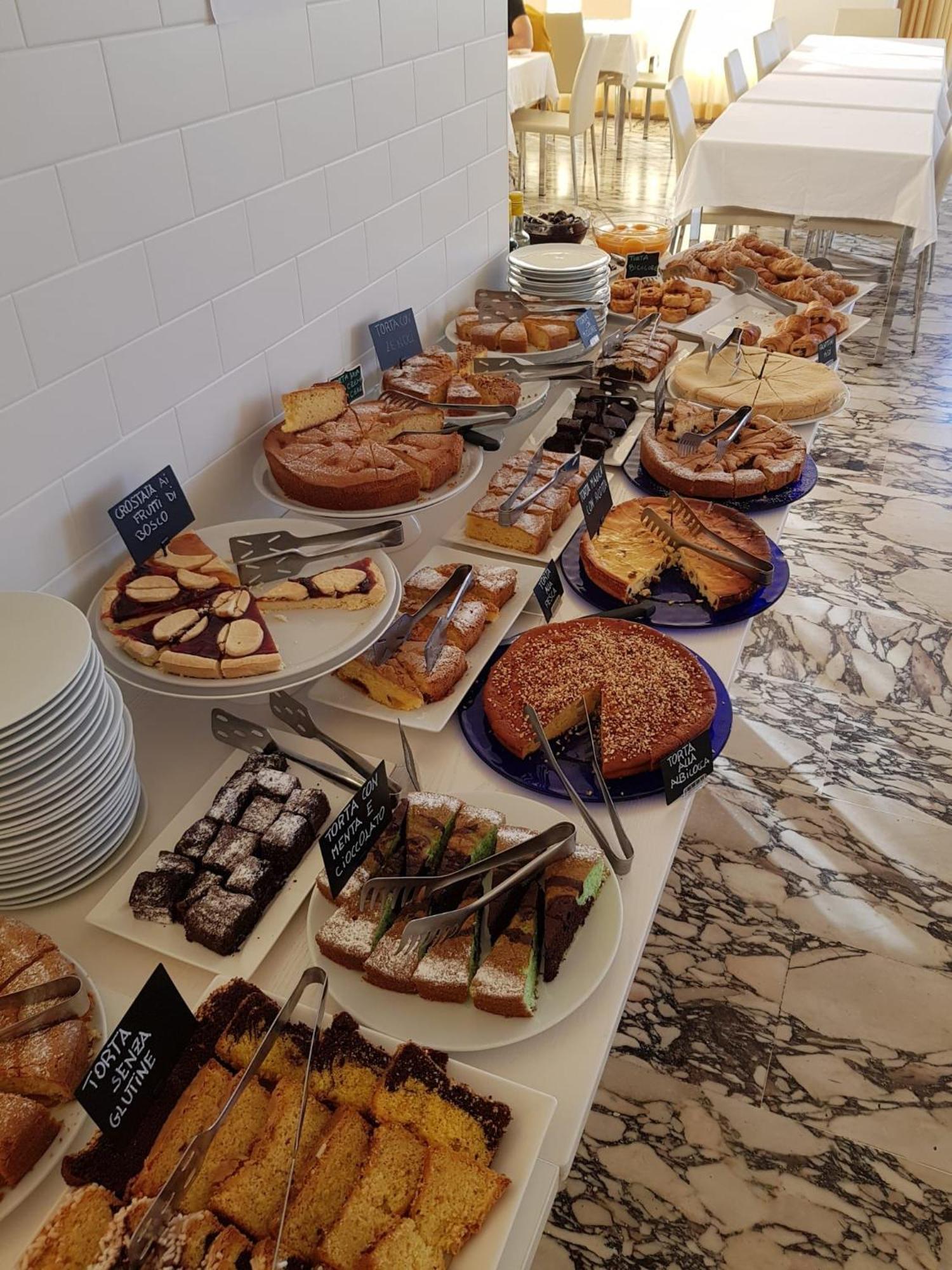 Hotel Metropol Pesaro Luaran gambar
