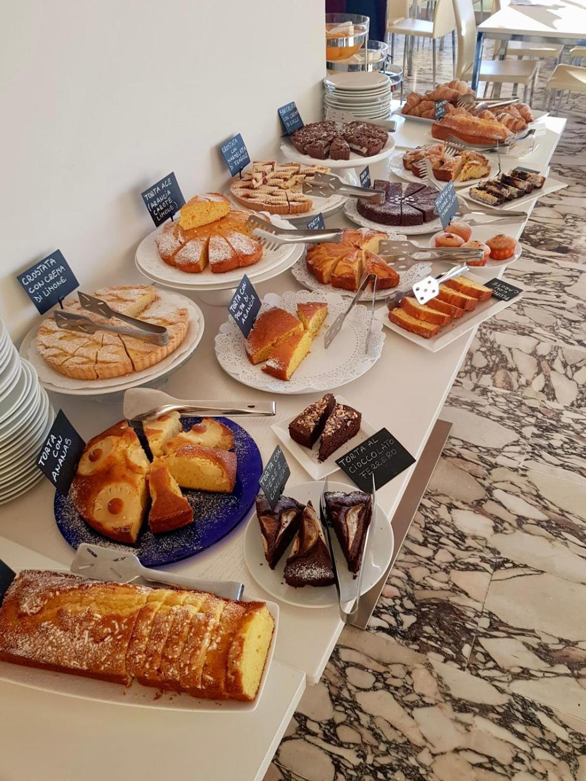 Hotel Metropol Pesaro Luaran gambar