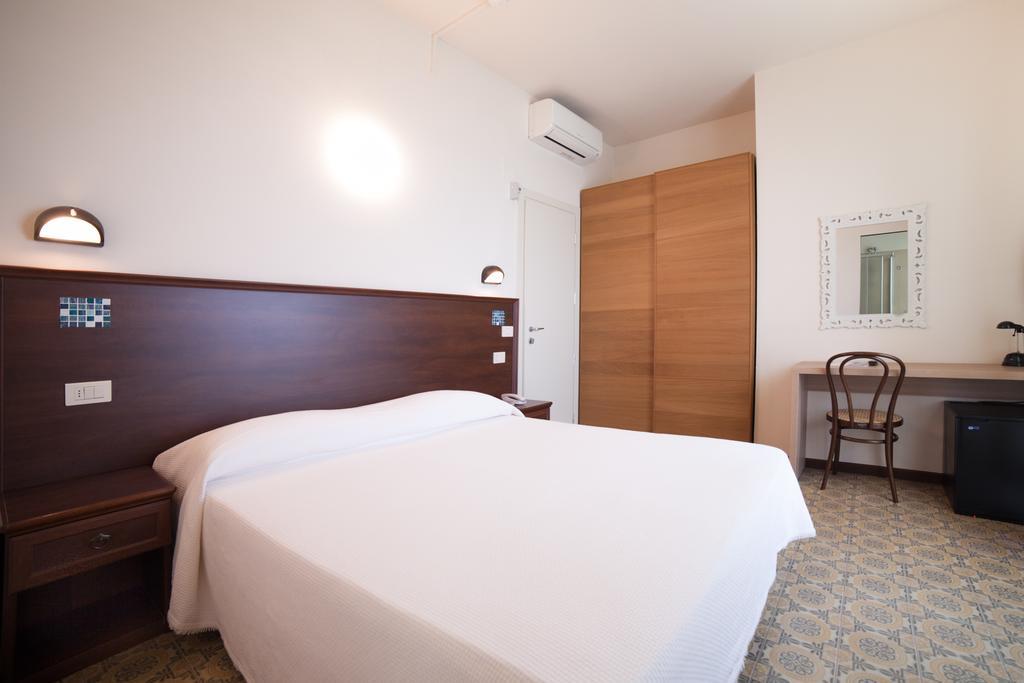 Hotel Metropol Pesaro Luaran gambar