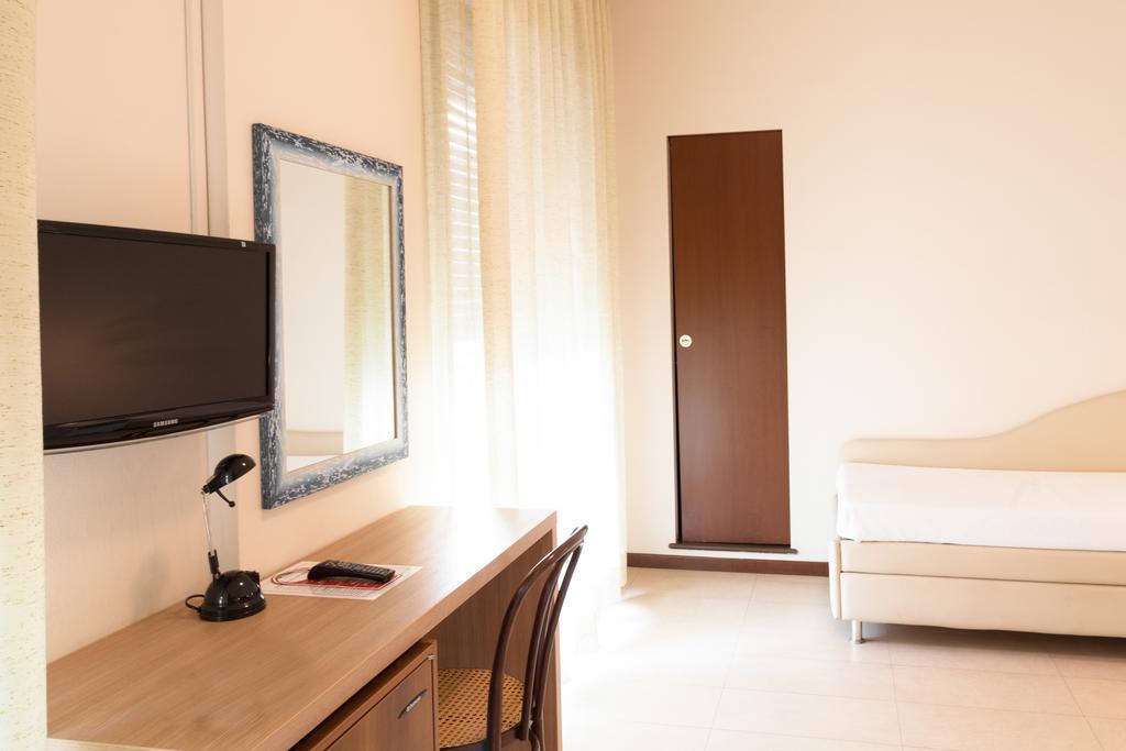 Hotel Metropol Pesaro Luaran gambar