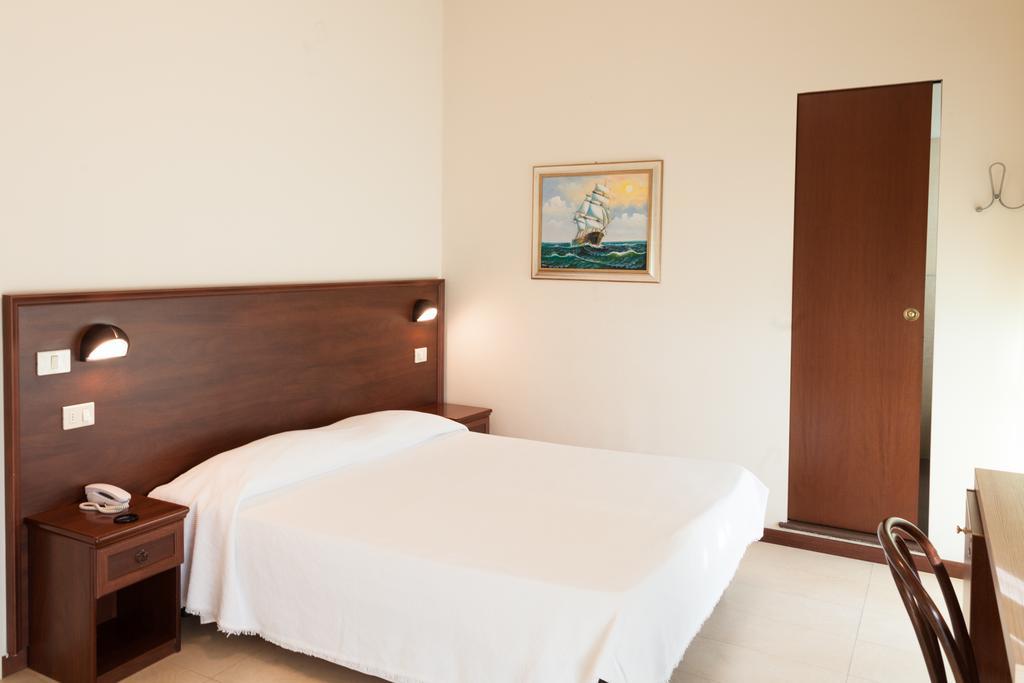 Hotel Metropol Pesaro Luaran gambar