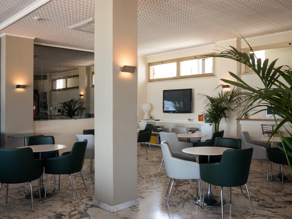 Hotel Metropol Pesaro Luaran gambar