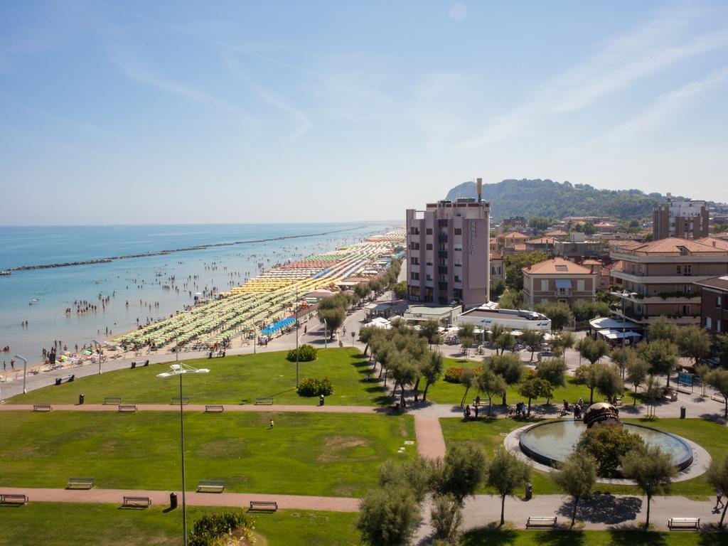 Hotel Metropol Pesaro Luaran gambar