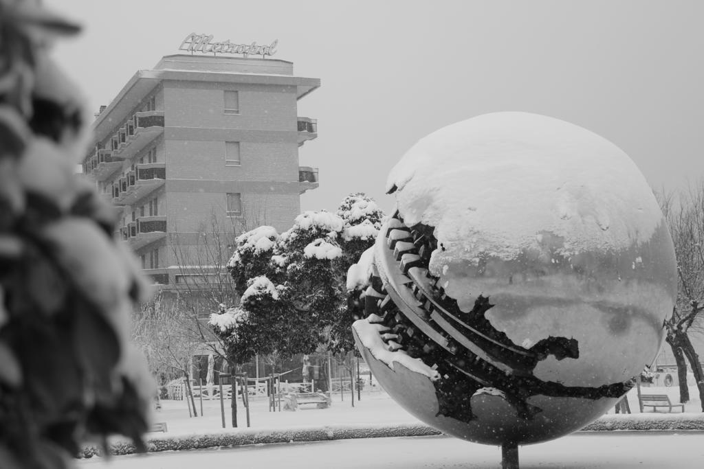 Hotel Metropol Pesaro Luaran gambar